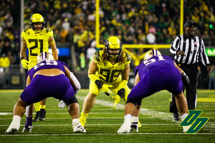 Oregon Ducks DL Casey Rogers vs. Washington